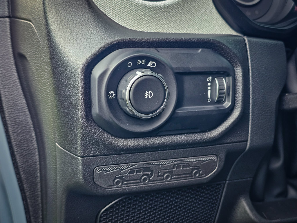 Used 2025 Jeep Wrangler Sport AWD/4WD image 13