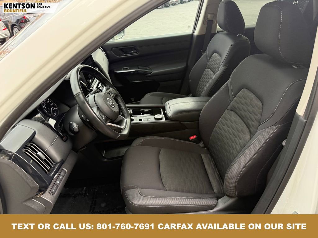 Used 2025 Nissan Pathfinder SV image 31