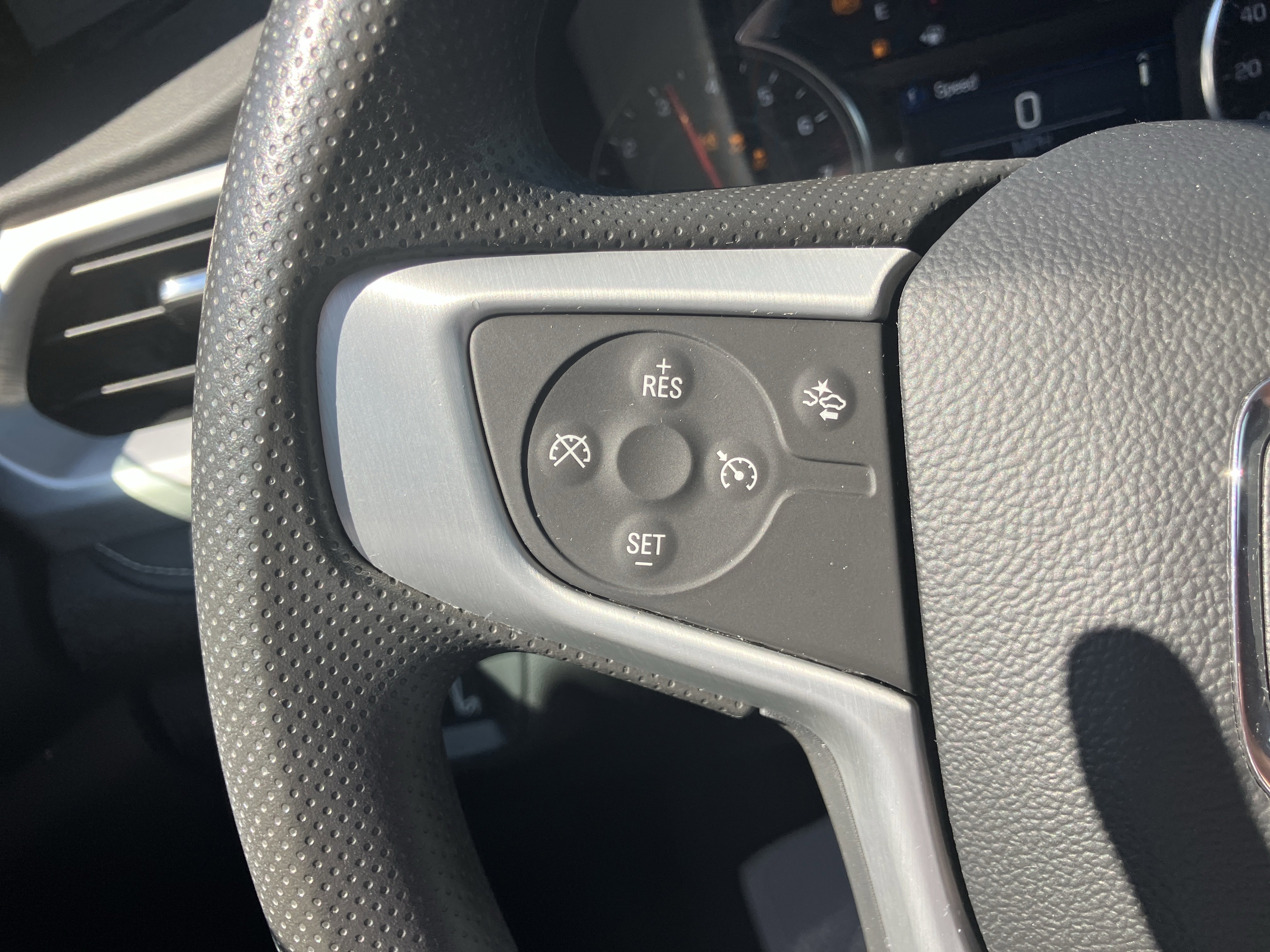 Used 2023 GMC Acadia SLE w/ Driver Convenience Package image 18