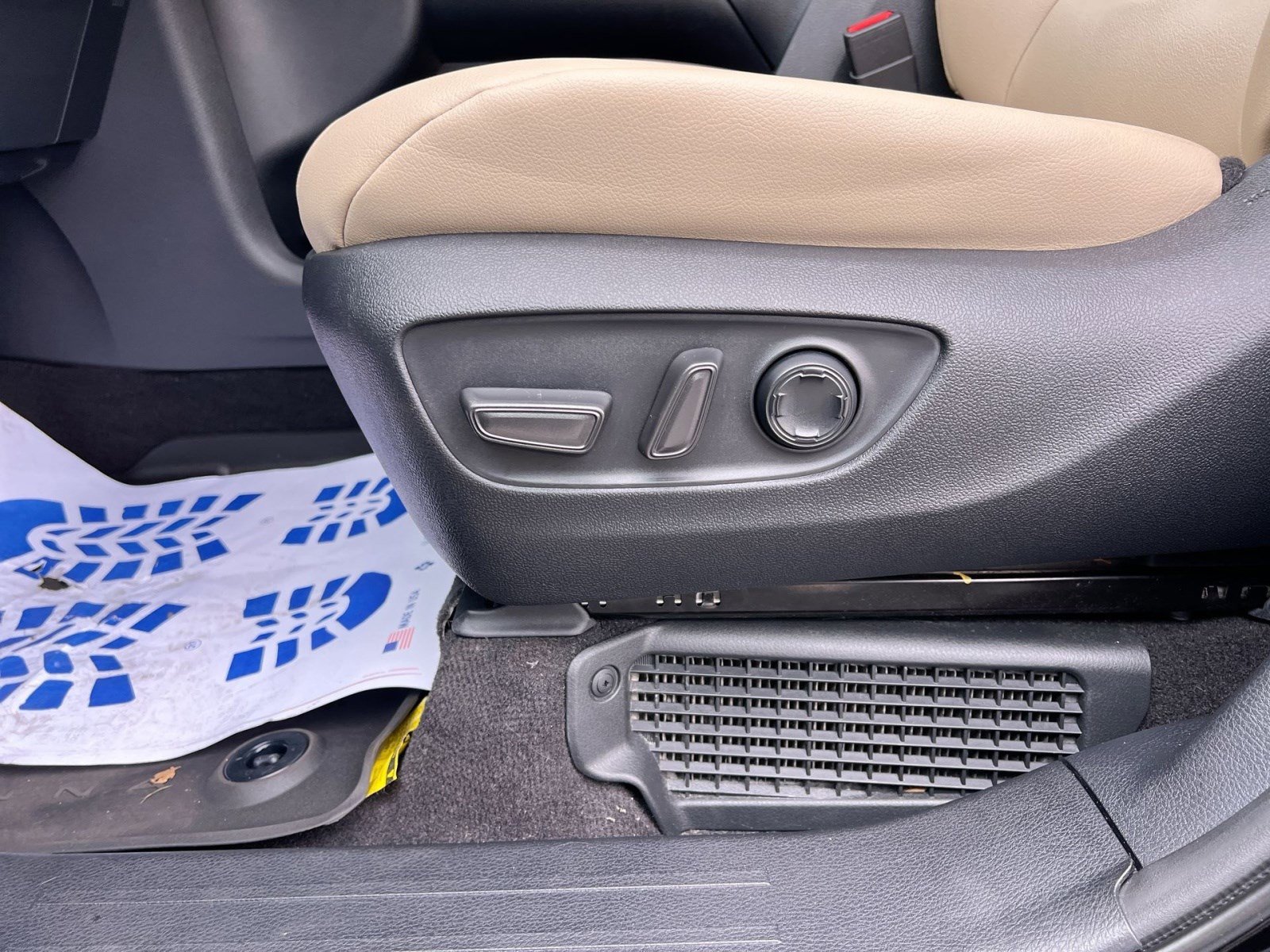 Used 2021 Toyota Sienna XLE image 14