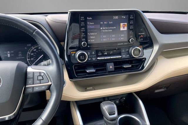 Used 2020 Toyota Highlander XLE image 6