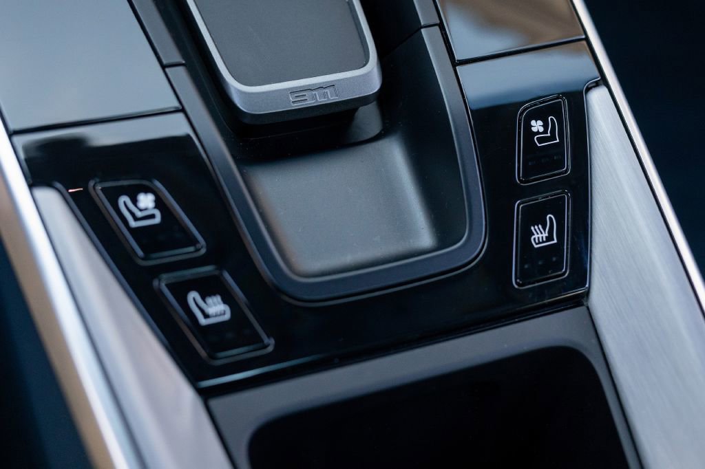 Used 2024 Porsche 911 Carrera 4S w/ Sport Package image 39