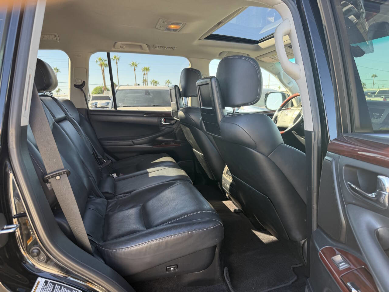 Used 2015 Lexus LX 570 4WD w/ Luxury Package image 23