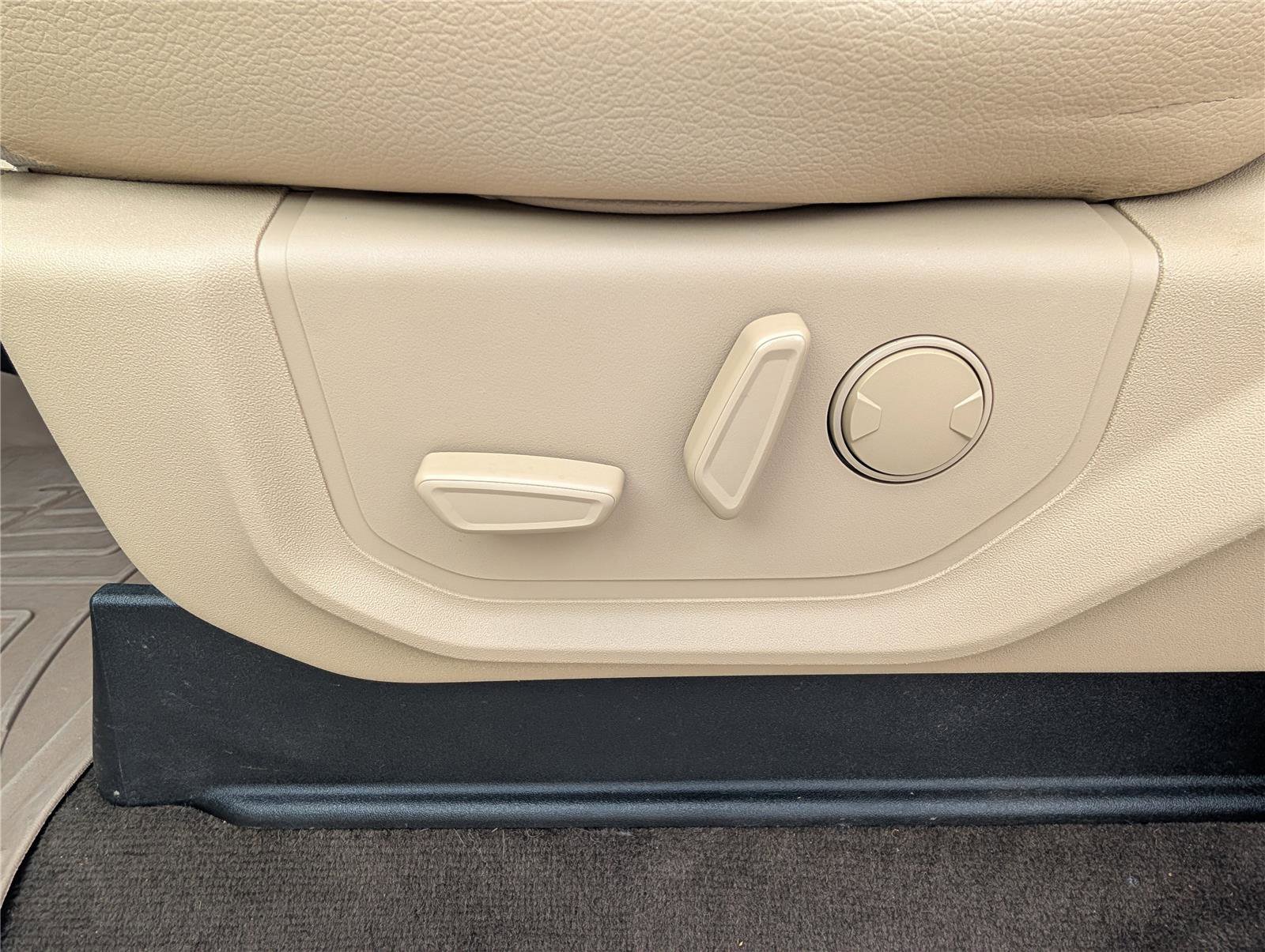 Used 2019 Ford F150 Lariat w/ Equipment Group 501A Mid image 18