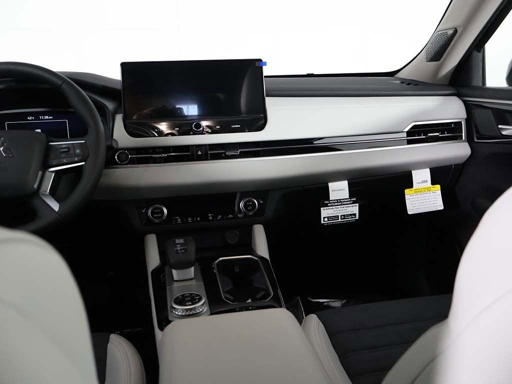 New 2025 Mitsubishi Outlander SE AWD/4WD image 37