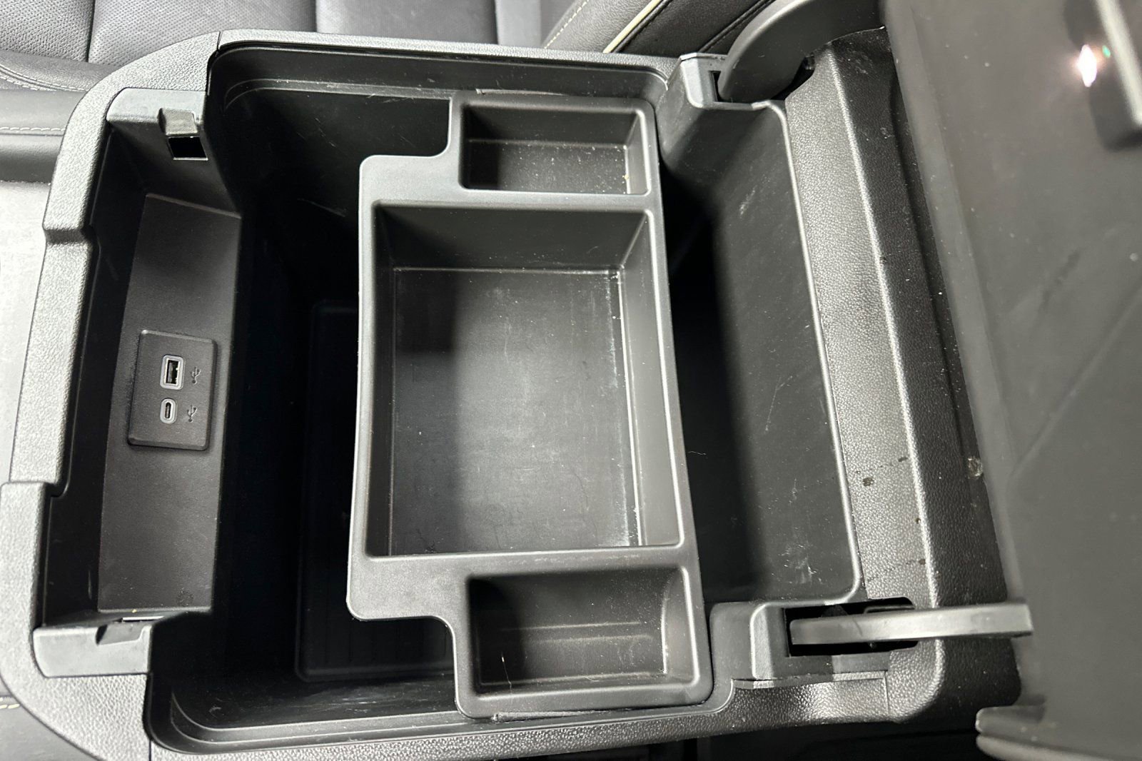 Used 2023 GMC Yukon SLT image 33