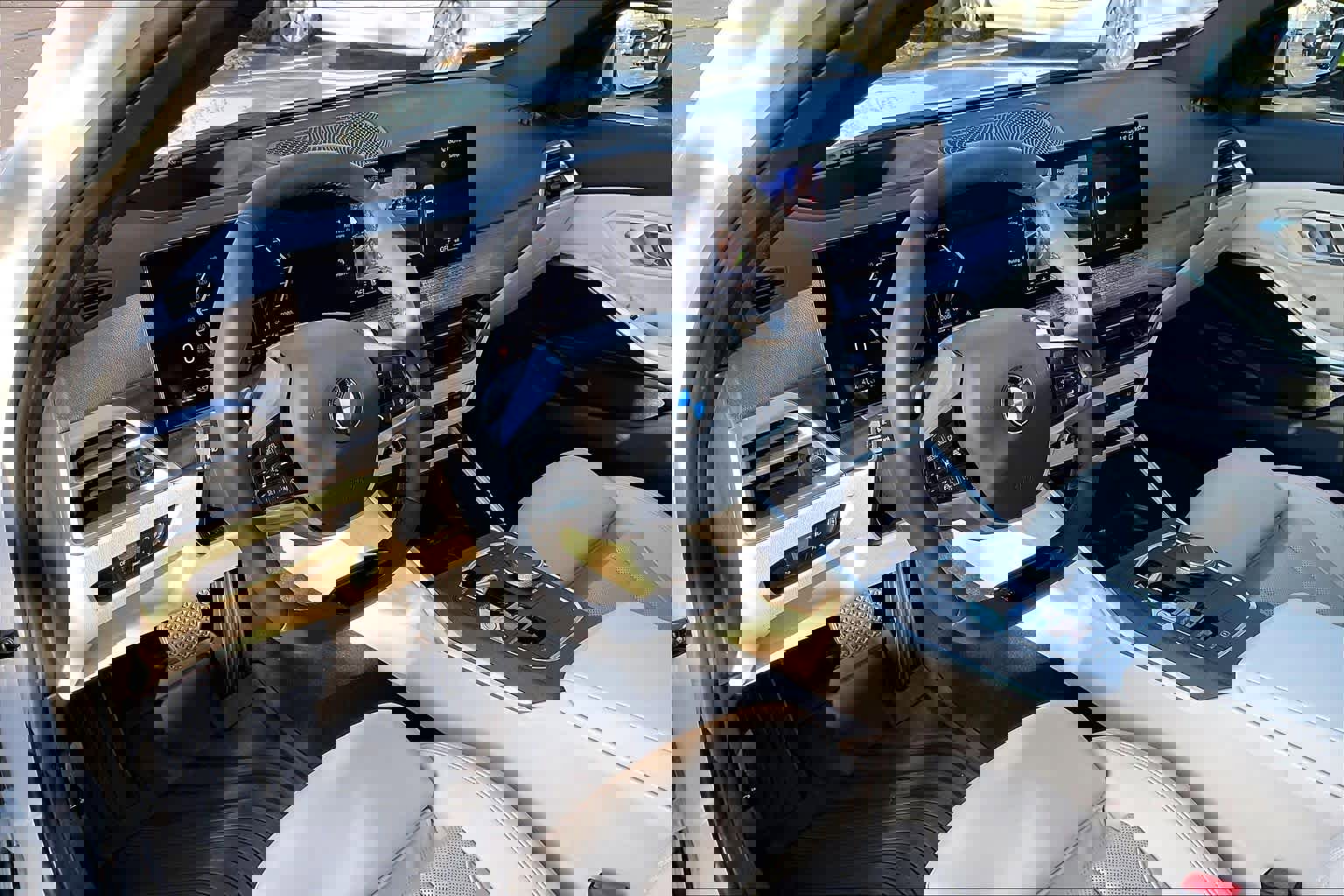 Certified 2025 BMW 330i Sedan w/ Premium Package image 15