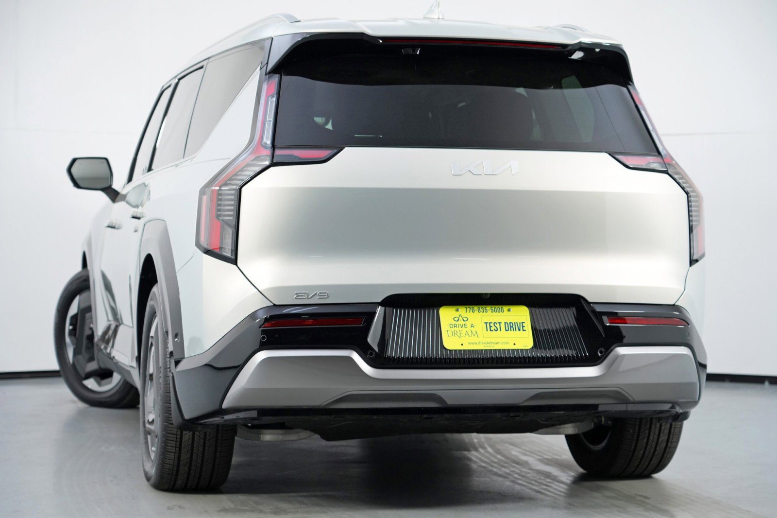 Used 2026 Kia EV9 Land image 6