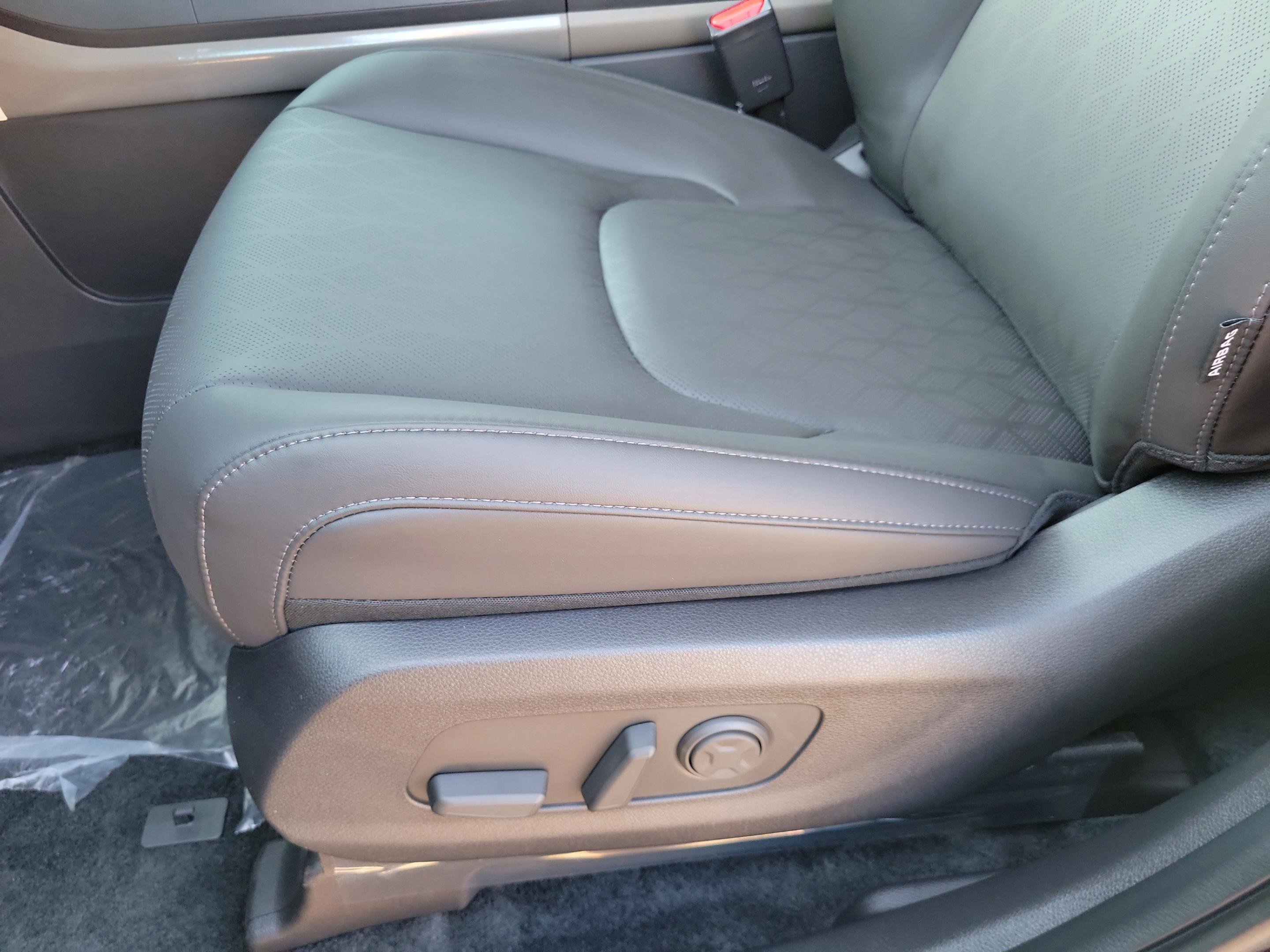 New 2026 Kia Carnival EX image 30