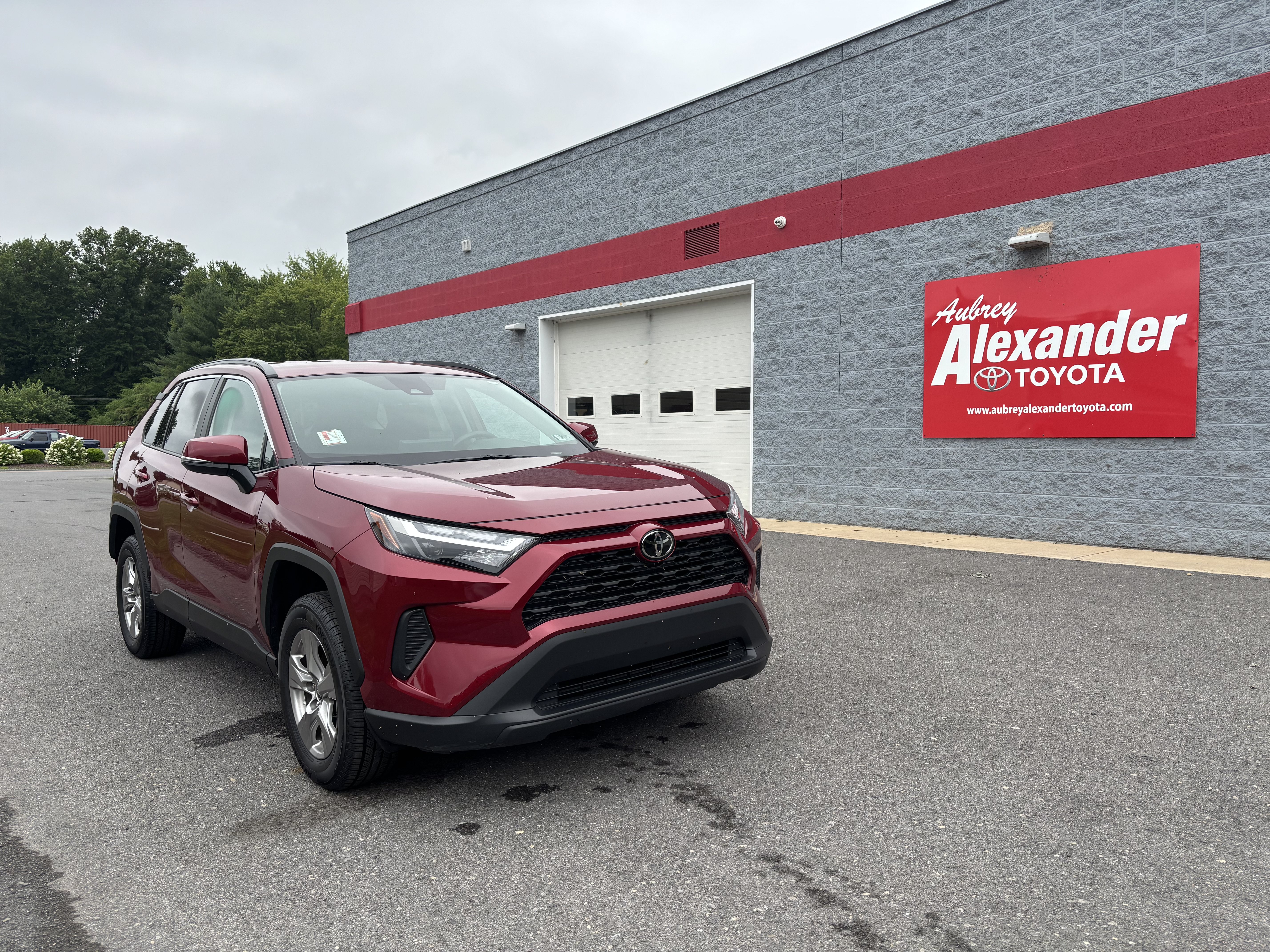Certified 2025 Toyota RAV4 XLE AWD/4WD image 1
