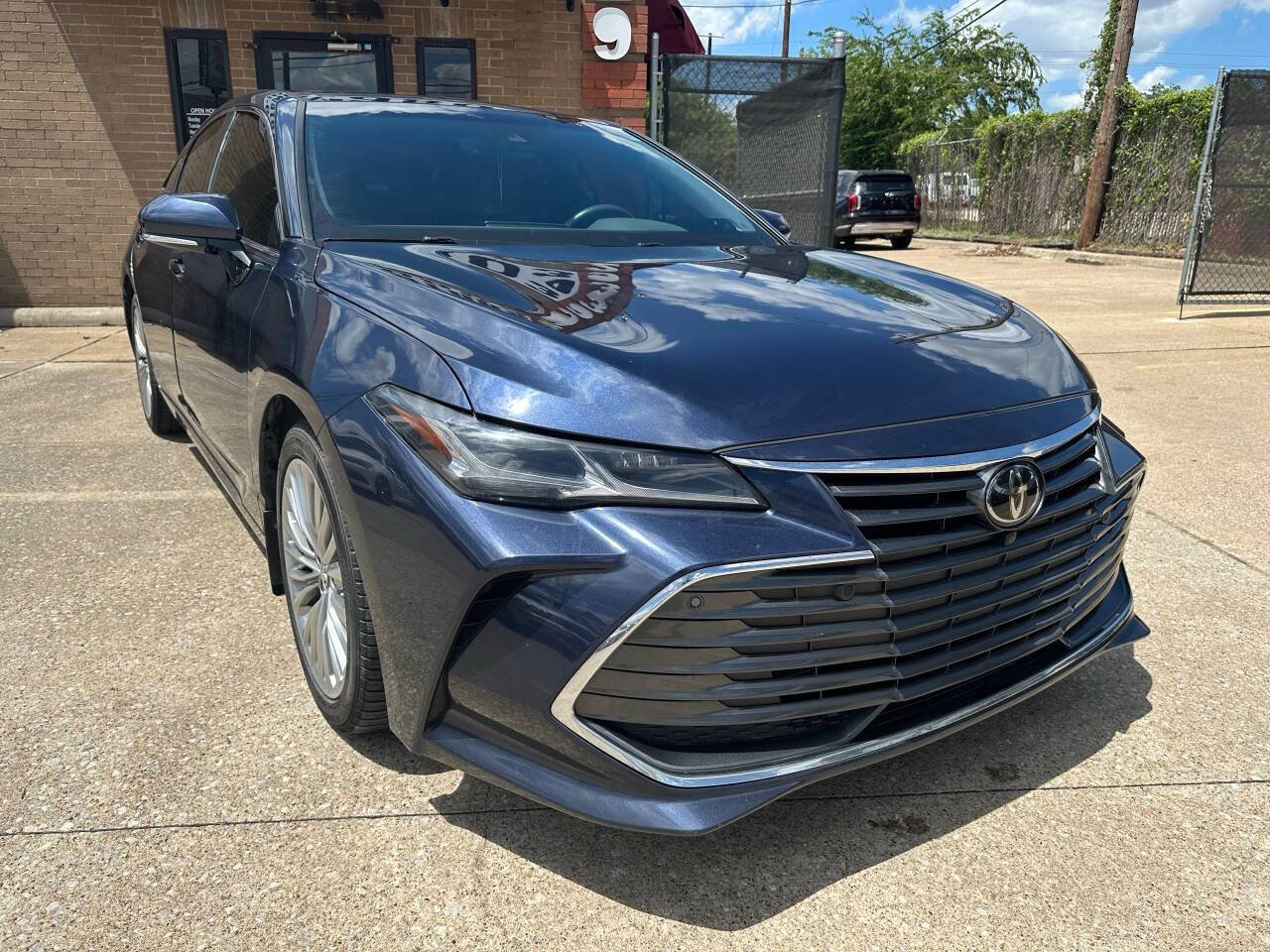 Used 2019 Toyota Avalon Limited w/ Advanced Safety Package FWD image 1
