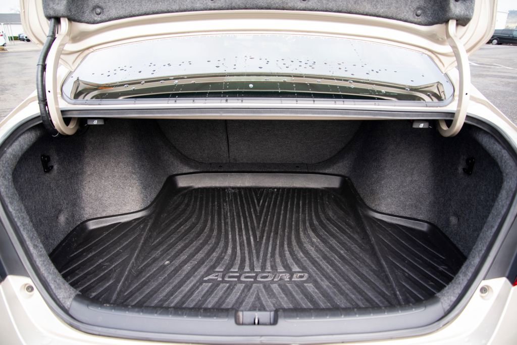 Used 2018 Honda Accord Touring image 25