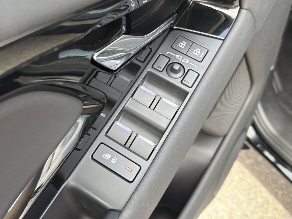 Used 2025 Land Rover Range Rover Evoque Dynamic SE image 17