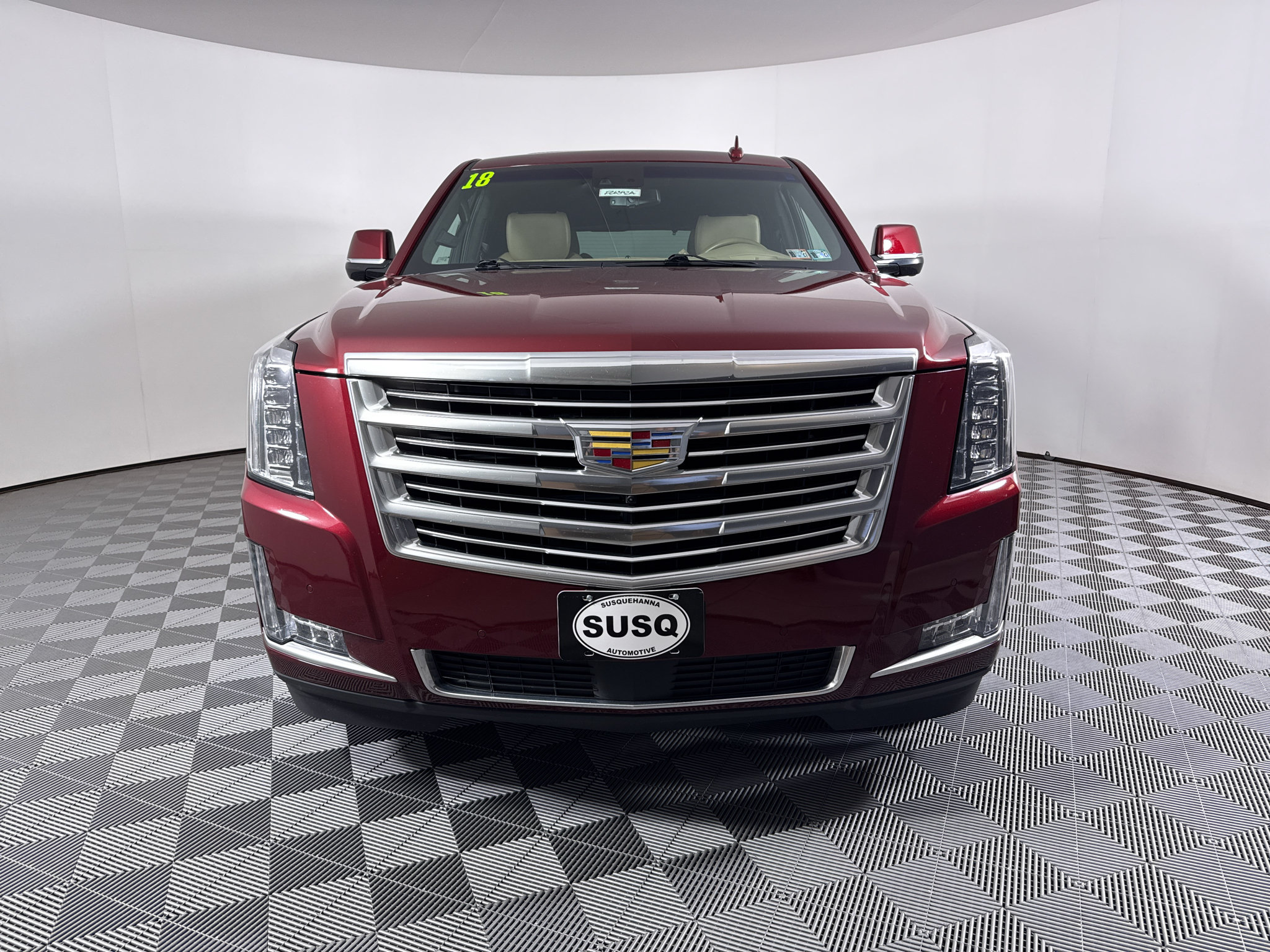 Used 2018 Cadillac Escalade Platinum AWD/4WD image 2