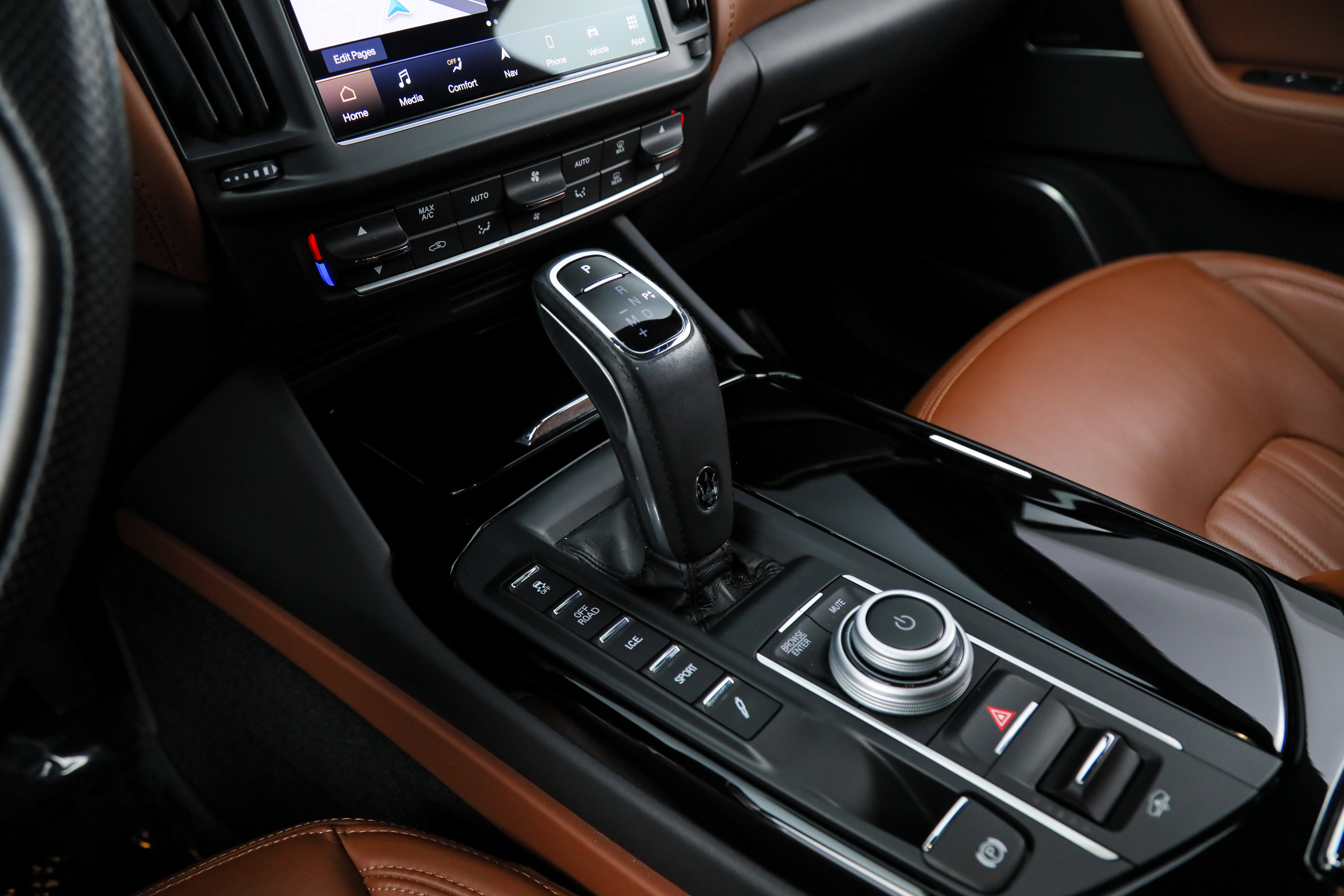 Certified 2023 Maserati Levante GT image 19