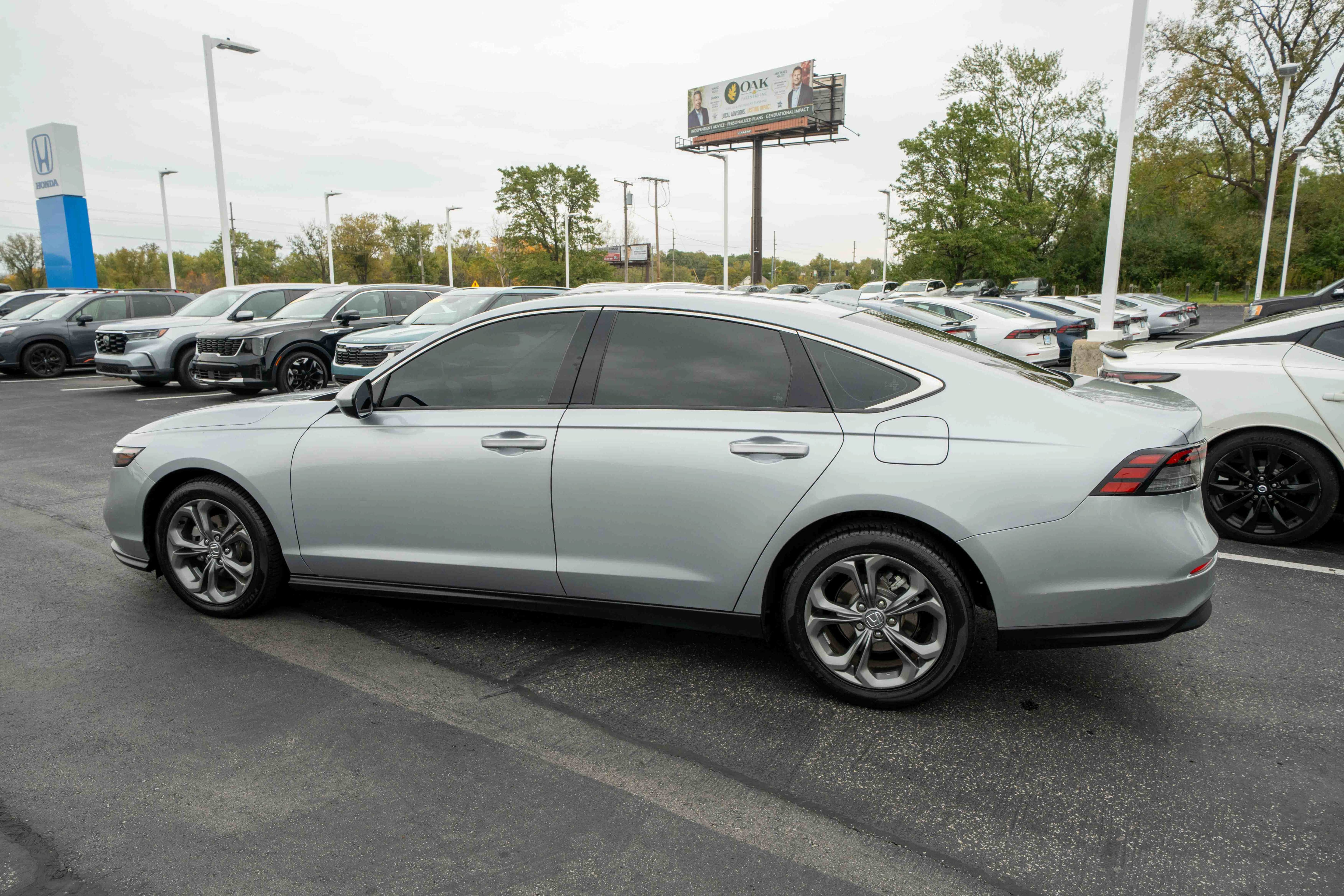 Used 2023 Honda Accord EX image 4
