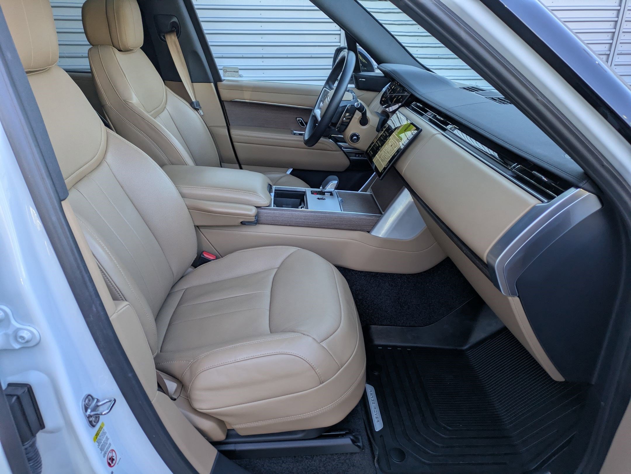 Used 2024 Land Rover Range Rover Long Wheelbase SE image 31