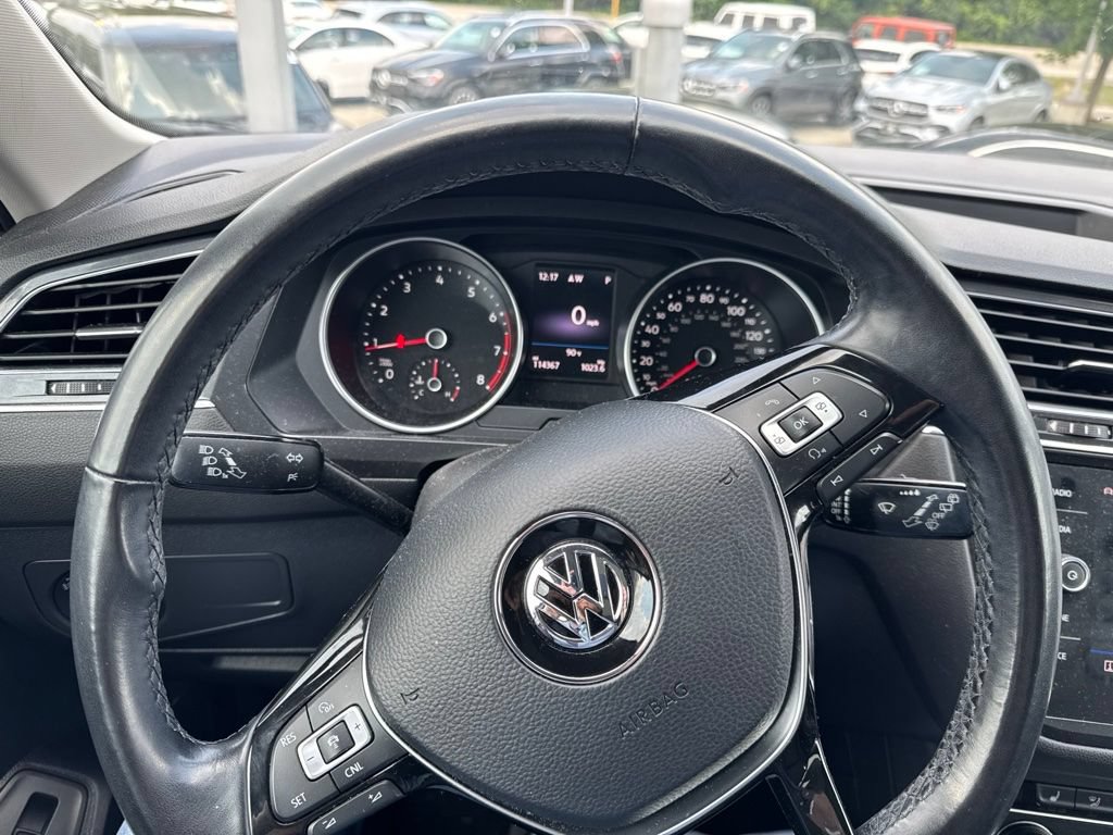 Used 2018 Volkswagen Tiguan SEL AWD/4WD image 4