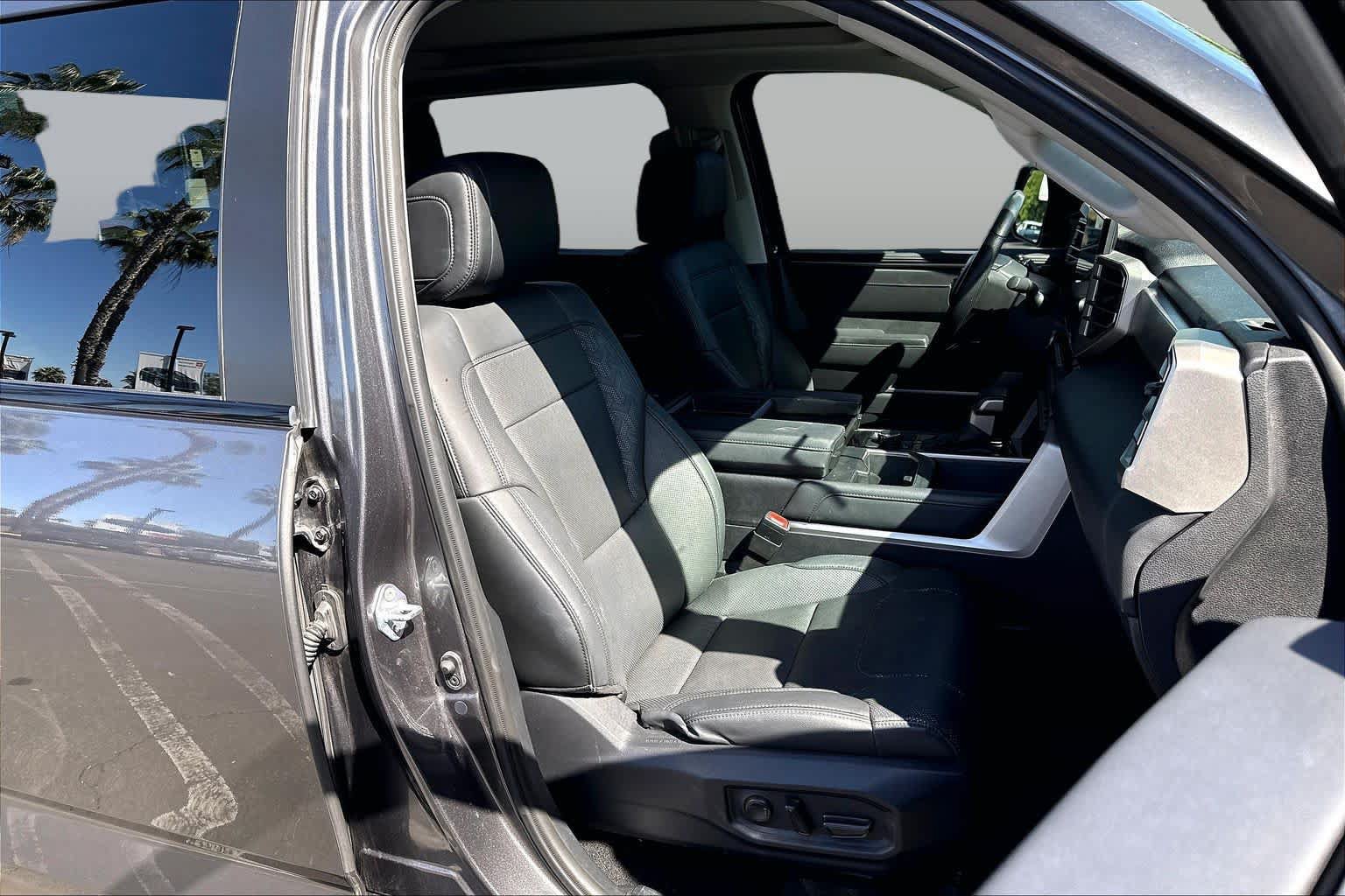 Used 2024 Toyota Tundra Limited AWD/4WD image 8