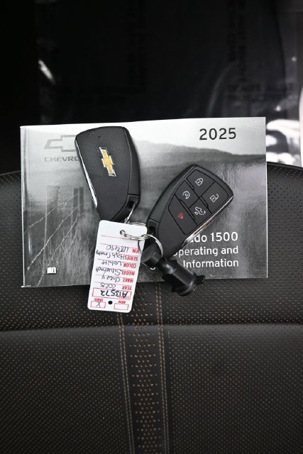 Used 2025 Chevrolet Silverado 1500 High Country w/ High Country Premium Package AWD/4WD image 12