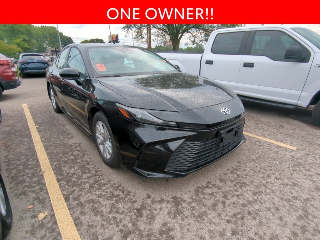 Used 2025 Toyota Camry LE FWD image 3