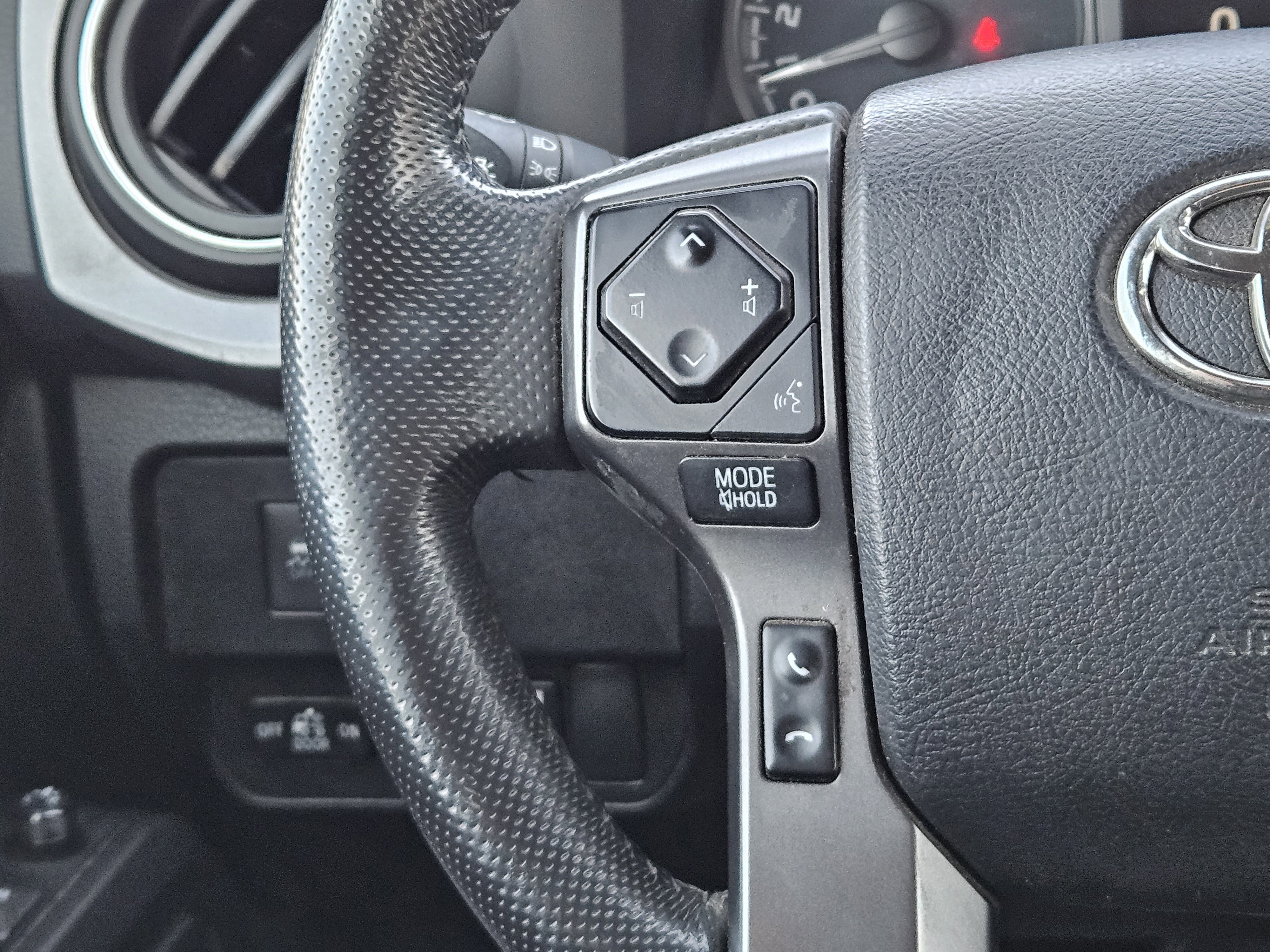 Used 2021 Toyota Tacoma TRD Off-Road w/ Technology Package image 29