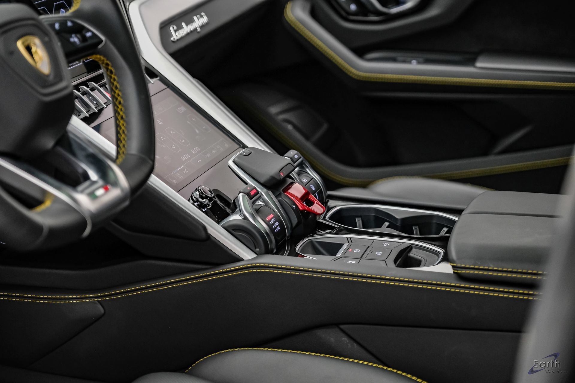 Used 2022 Lamborghini Urus AWD/4WD image 60