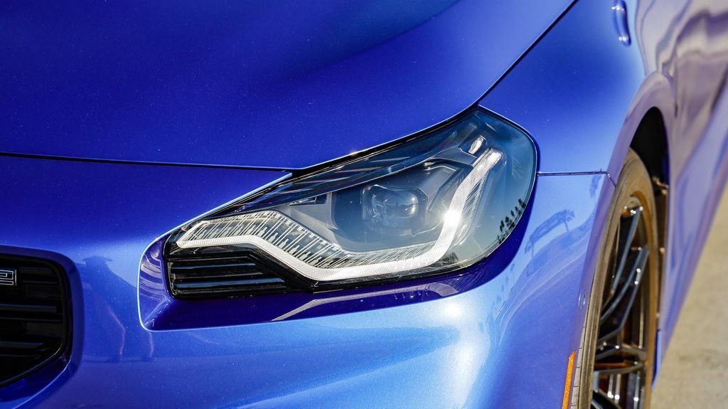 Used 2025 BMW M2 w/ Lighting Package image 5