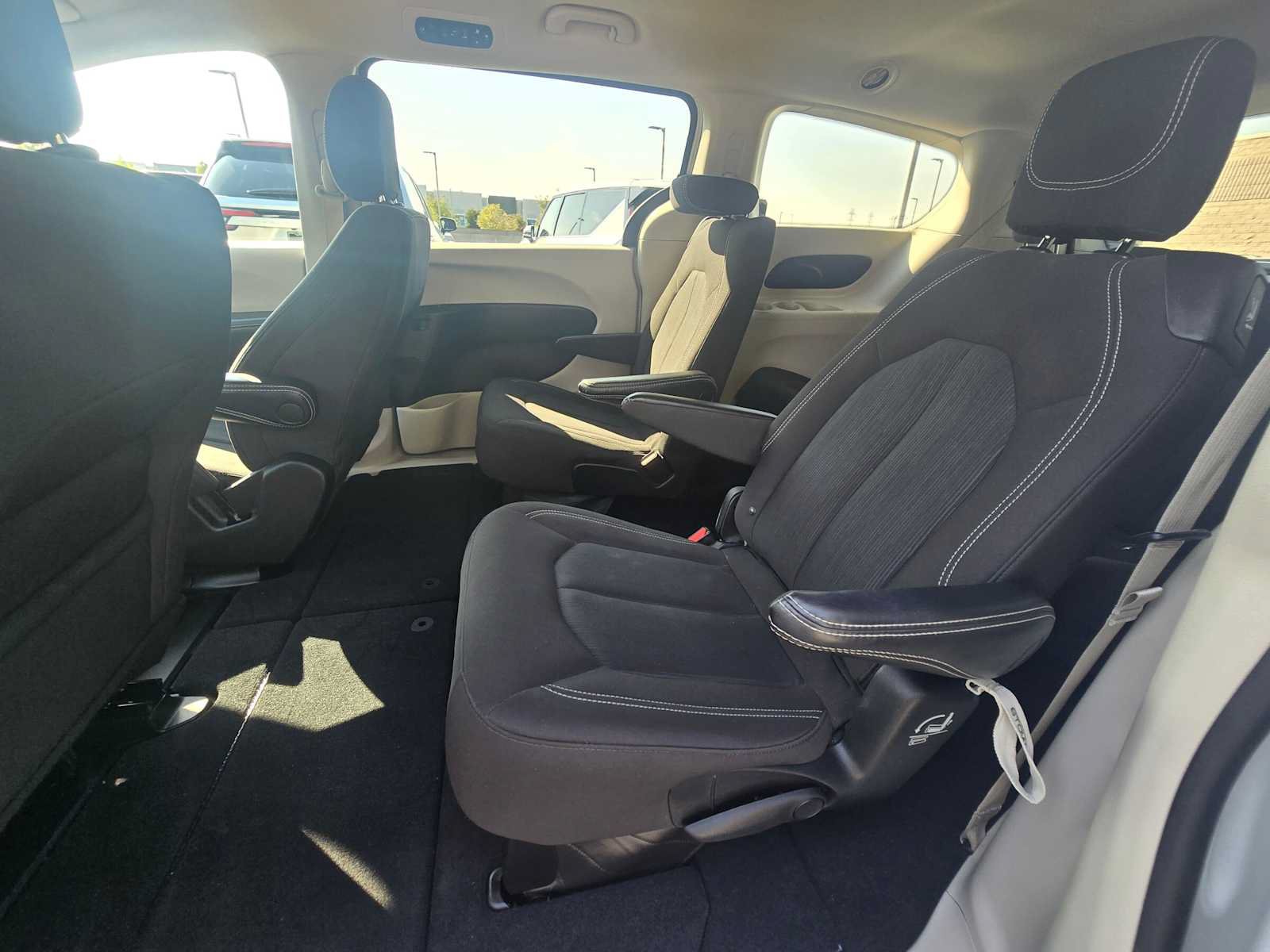 Used 2023 Chrysler Voyager LX FWD image 17