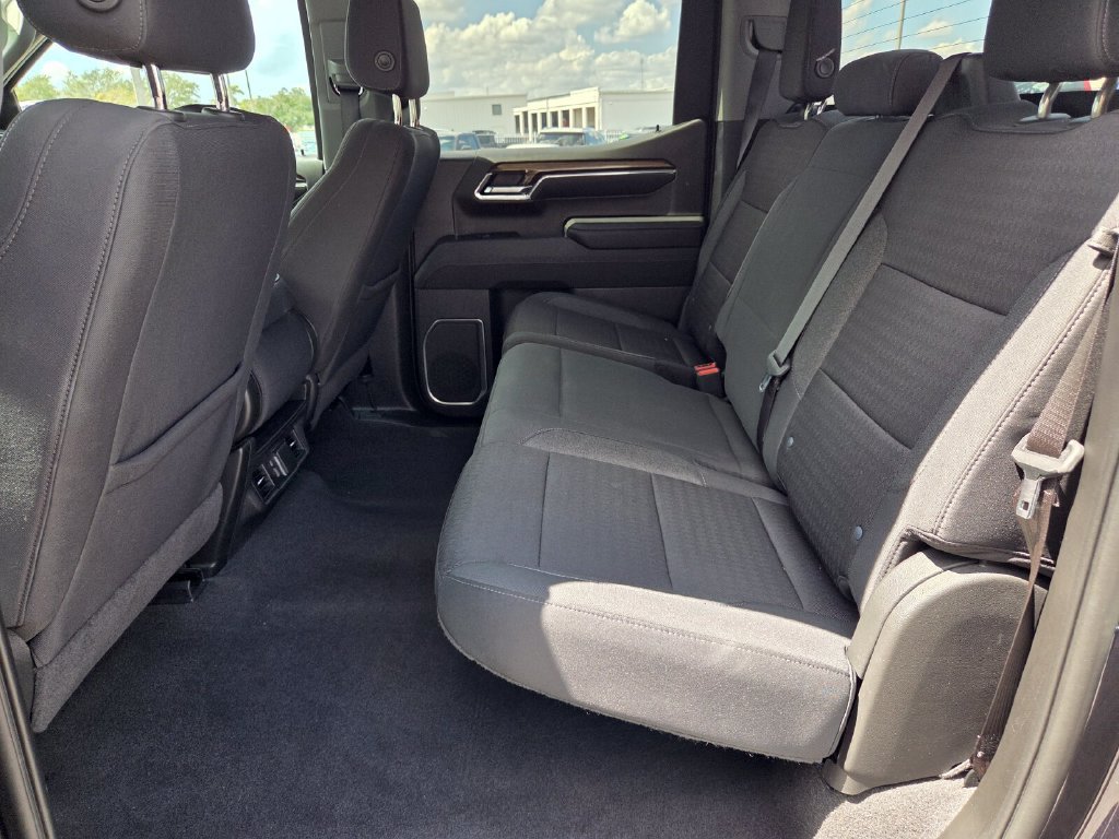 Used 2023 Chevrolet Silverado 1500 LT AWD/4WD image 7