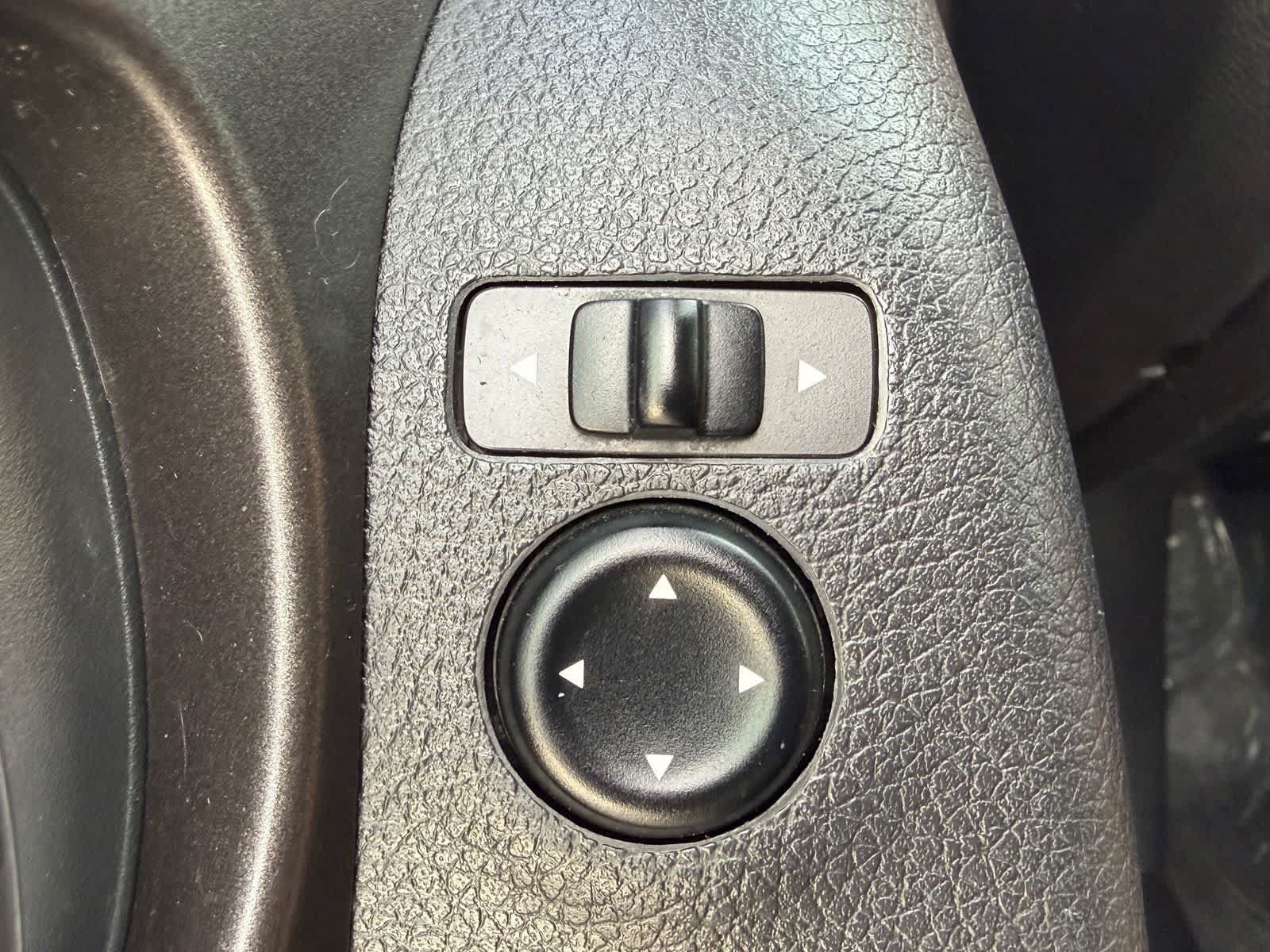 Used 2014 Nissan Rogue SV FWD image 13
