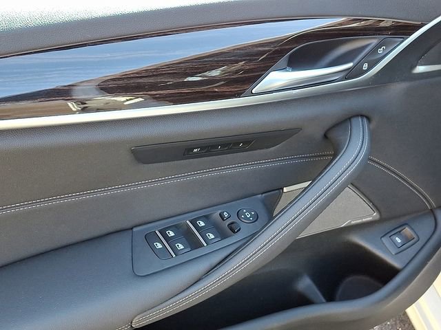 Used 2022 BMW 540i xDrive w/ Premium Package image 12