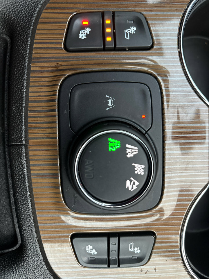 Used 2023 GMC Acadia SLE w/ Driver Convenience Package image 14