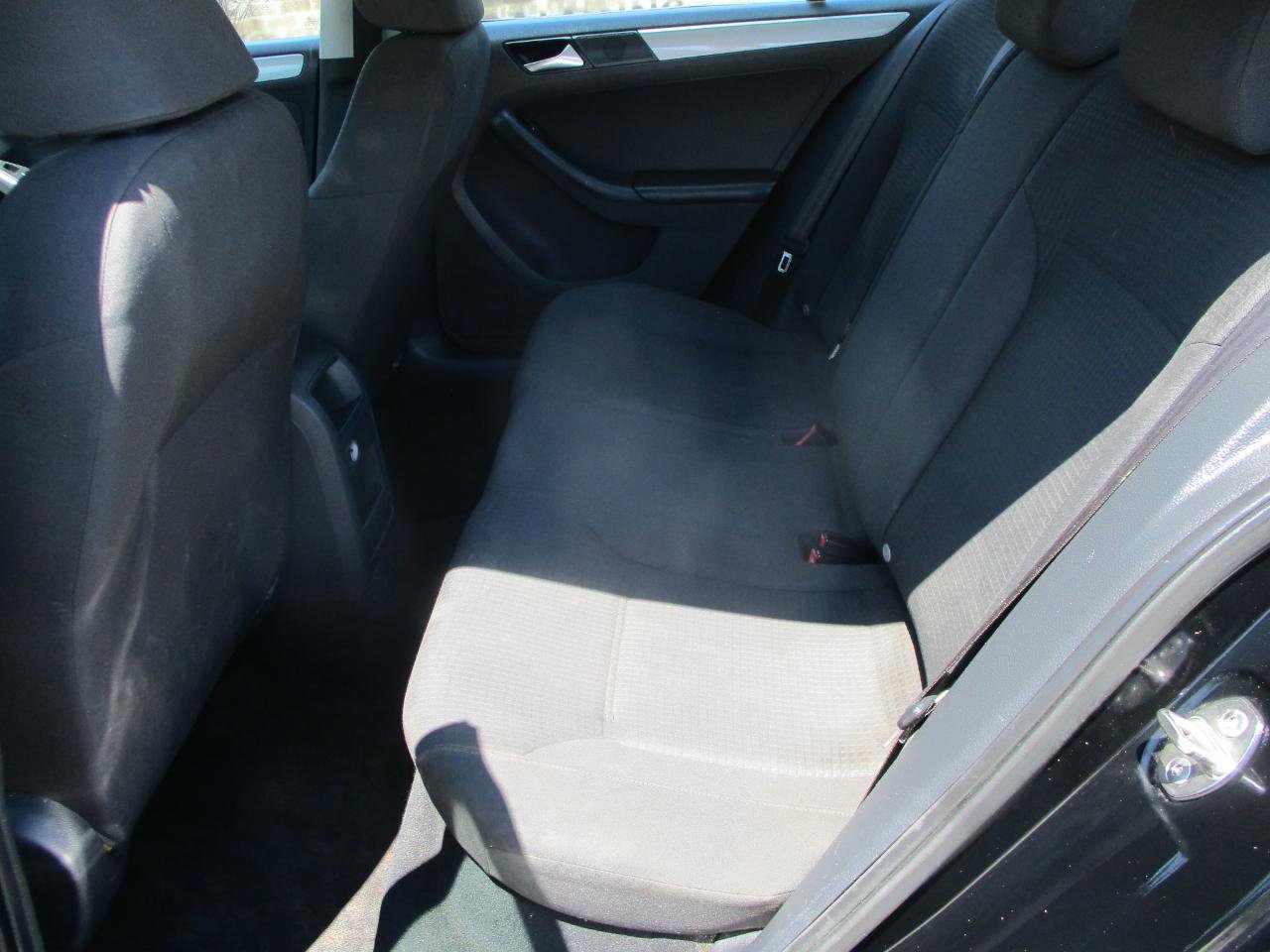Used 2015 Volkswagen Jetta SE FWD image 13