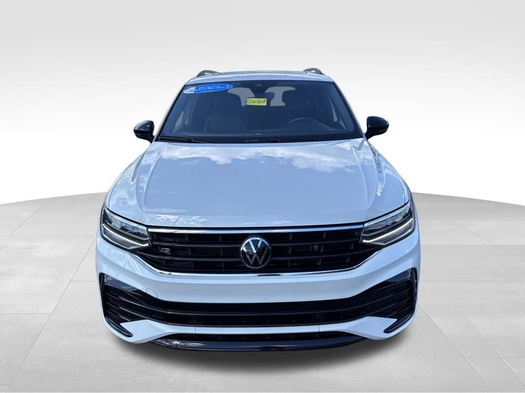 Used 2024 Volkswagen Tiguan SE R-Line FWD image 3