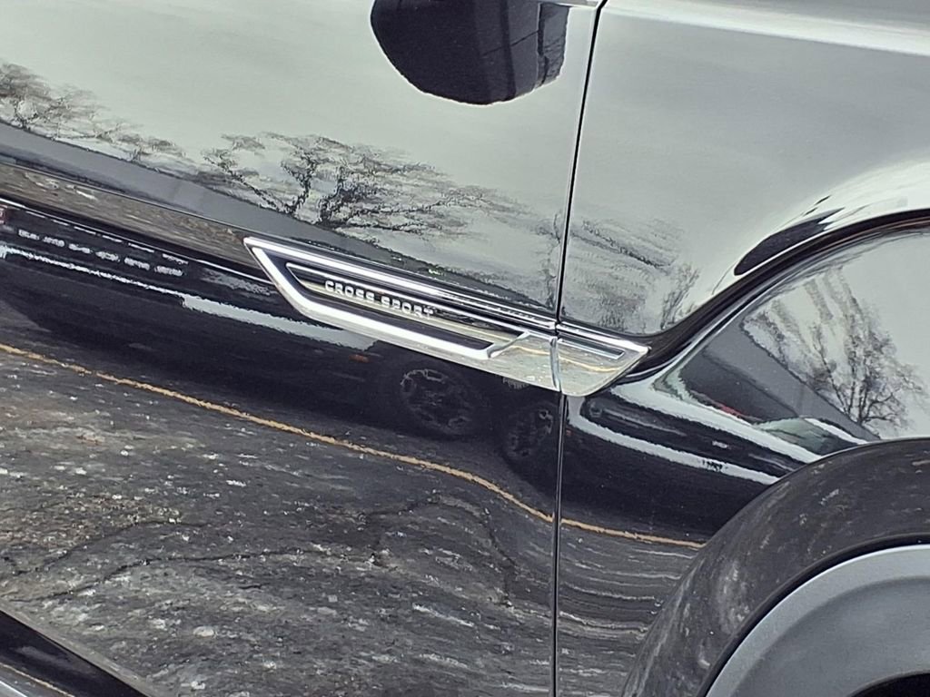 Used 2025 Volkswagen Atlas Cross Sport SE image 24