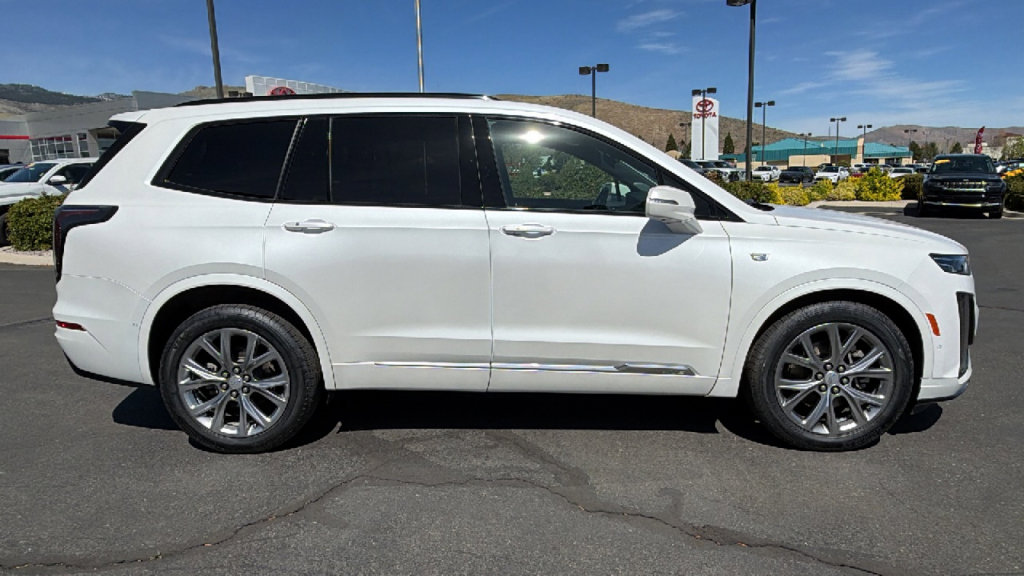 Used 2020 Cadillac XT6 Sport image 2