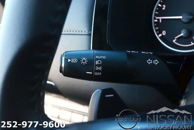 Used 2025 Nissan Pathfinder SV image 25