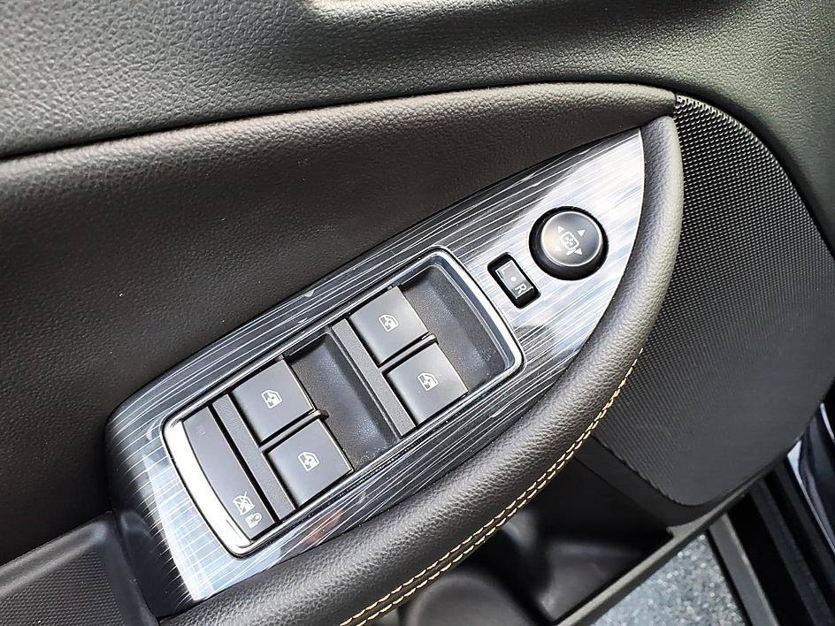 Used 2018 Chevrolet Impala LT FWD image 12