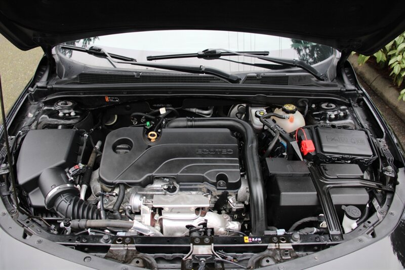 Used 2020 Chevrolet Malibu LT FWD image 18