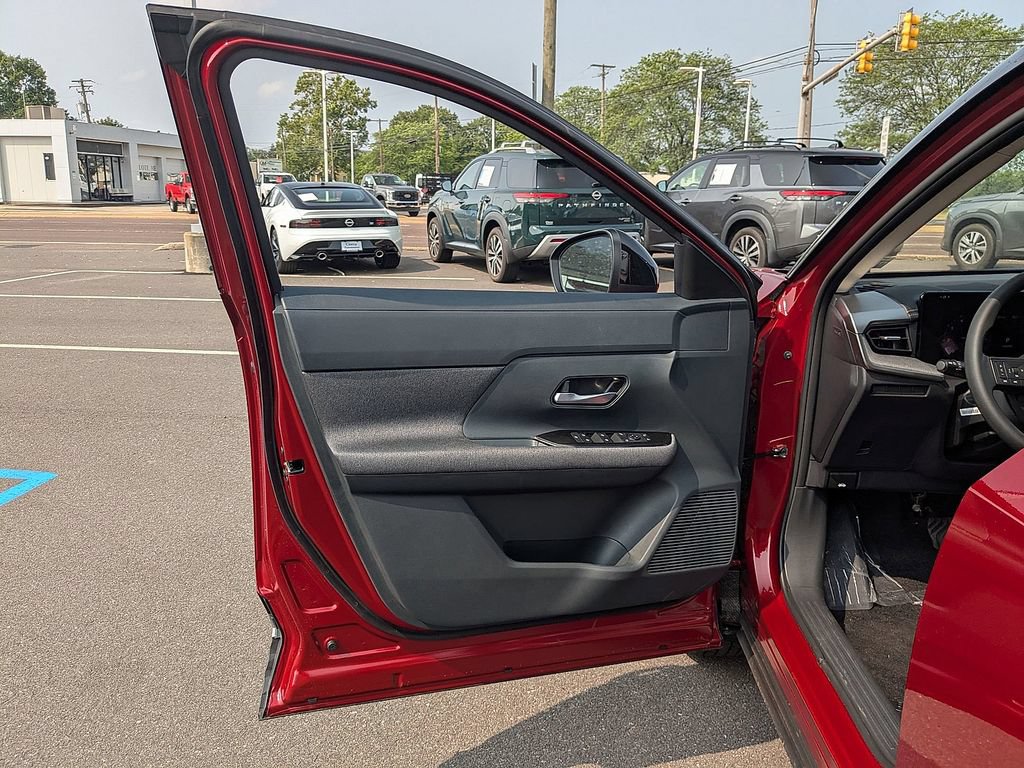 New 2025 Nissan Kicks SV w/ SV Premium Package AWD/4WD image 11