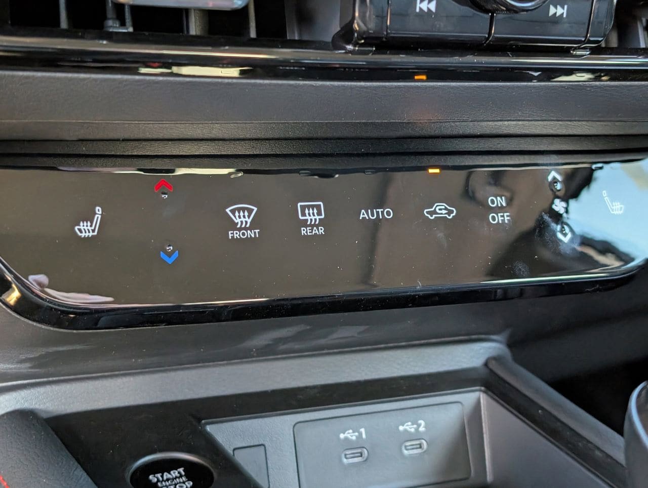 New 2025 Nissan Kicks SR w/ SR Premium Package FWD image 13