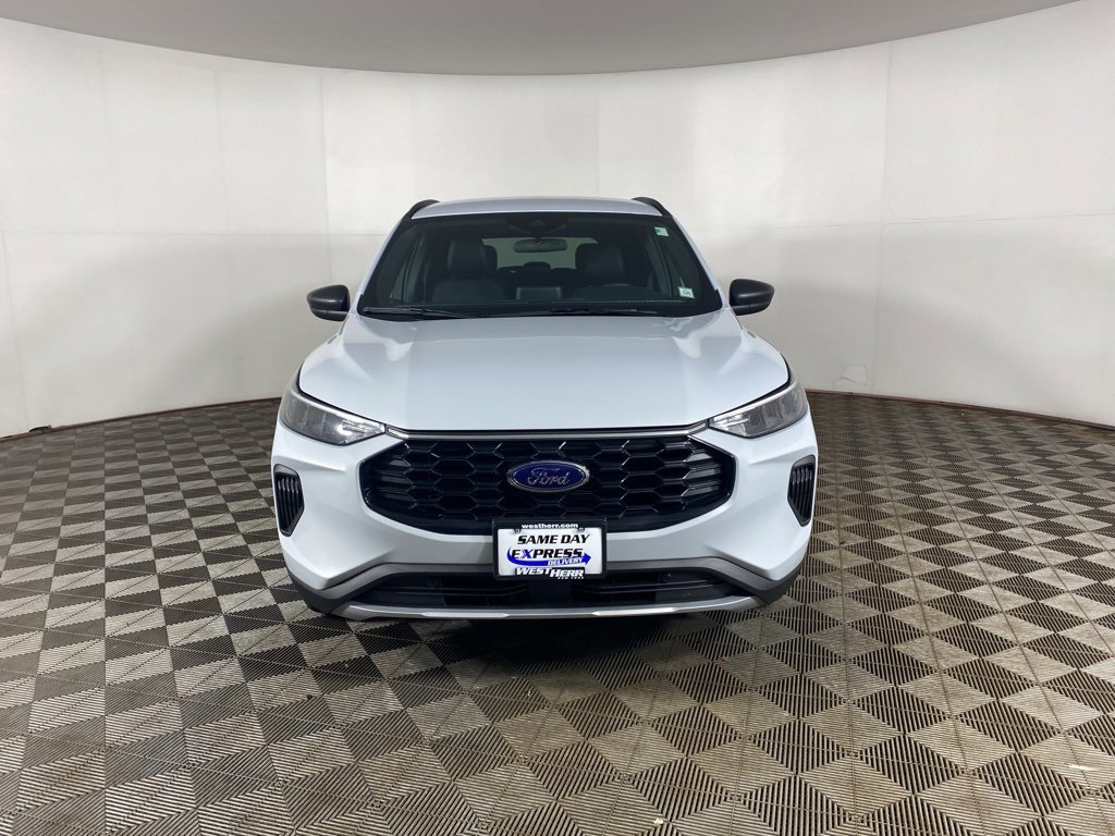 Used 2025 Ford Escape ST-Line w/ Cold Weather Package image 5