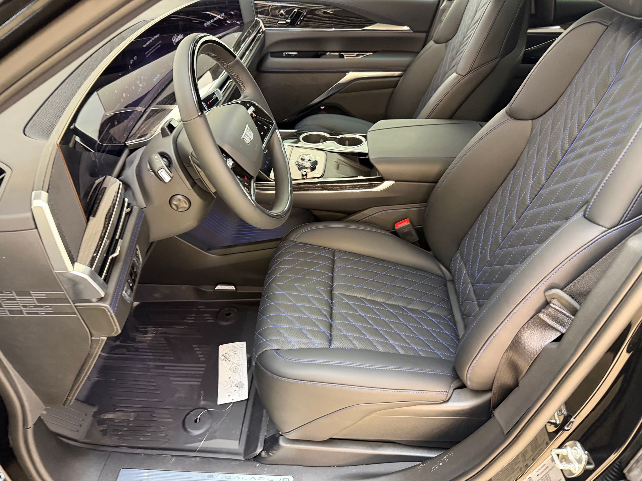 New 2026 Cadillac Escalade IQ Luxury 1 w/ LPO, Floor Liner Package AWD/4WD image 5