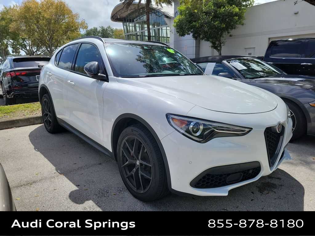 Used 2019 Alfa Romeo Stelvio Ti w/ Nero Edizione image 10