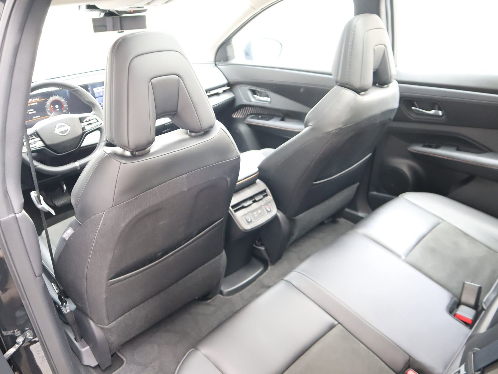 Used 2024 Nissan Ariya AWD image 52