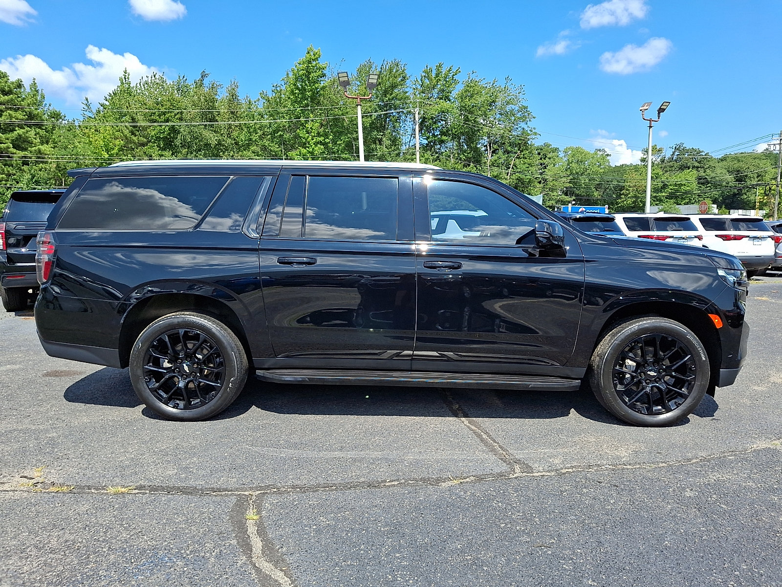 Used 2023 Chevrolet Suburban LT w/ LT Signature Plus Package AWD/4WD image 8