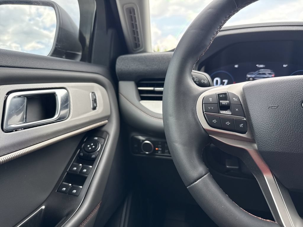 Used 2026 Ford Explorer Active RWD image 16