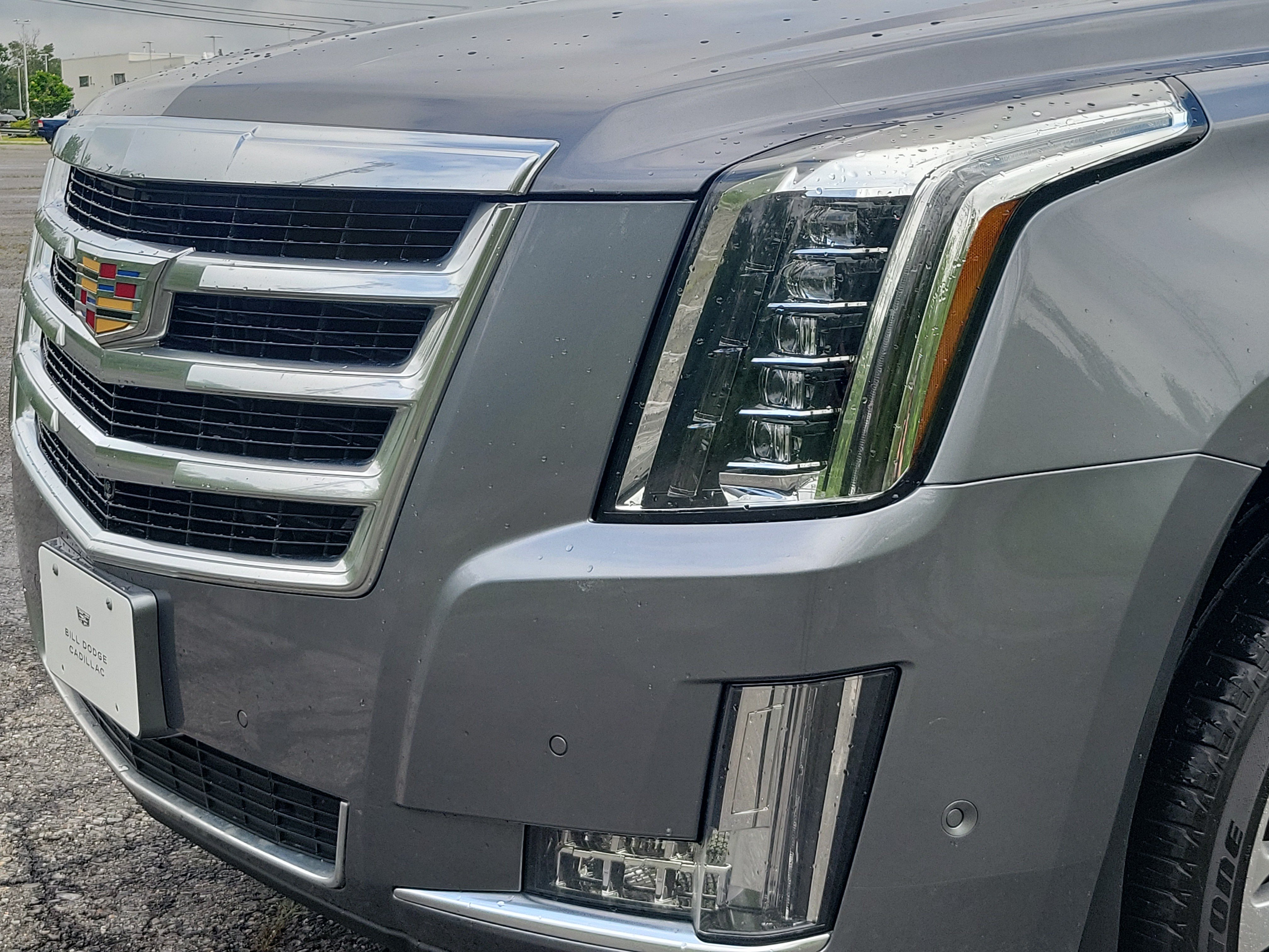 Used 2018 Cadillac Escalade Luxury AWD/4WD image 9