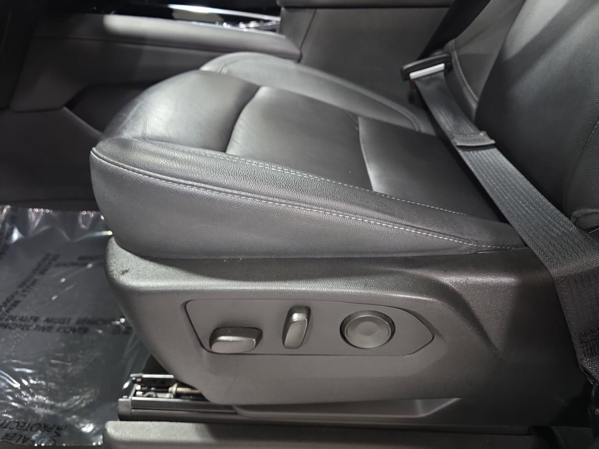 Used 2025 Chevrolet Tahoe Z71 AWD/4WD image 28